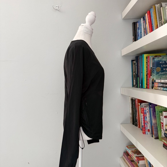 Athleta Yosemite Top Longsleeve Crewneck Women’s Medium Black Mesh Active - Picture 7 of 13